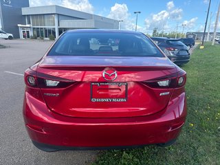 2018  Mazda3 SE