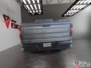 Chevrolet Silverado 1500 Custom Trail Boss 2026 à Rivière-du-Loup, Québec - 3 - w320h240px