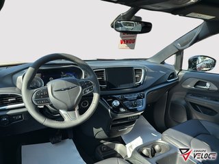 2025 Chrysler Grand Caravan SXT in Riviere-du-Loup, Quebec - 5 - w320h240px