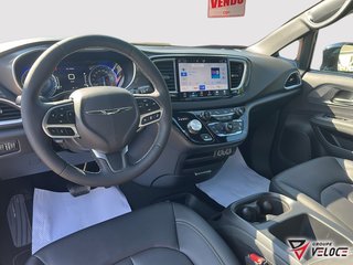 2025 Chrysler Grand Caravan SXT in Riviere-du-Loup, Quebec - 6 - w320h240px