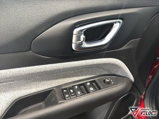 2025 Jeep Compass NORTH in Riviere-du-Loup, Quebec - 6 - w320h240px