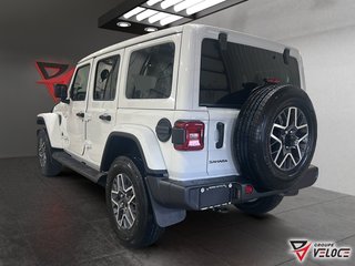 Jeep Wrangler 4-Door SAHARA 2026 à Rivière-du-Loup, Québec - 4 - w320h240px