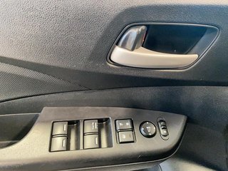 2016 Honda CR-V in Quebec, Quebec - 10 - w320h240px