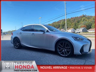 2020 Lexus IS in Quebec, Quebec - 4 - w320h240px