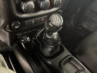 2018 Jeep Wrangler JK in Quebec, Quebec - 15 - w320h240px