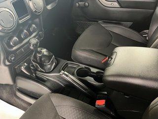 2018 Jeep Wrangler JK in Quebec, Quebec - 10 - w320h240px