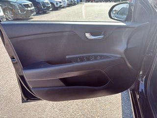 2022 Kia Rio 5-door in Quebec, Quebec - 10 - w320h240px