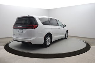 2023 Chrysler Pacifica in Baie-Comeau, Quebec - 4 - w320h240px