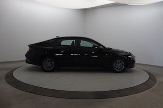 Hyundai Elantra Preferred 2024 à Jonquière, Québec - 3 - w320h240px
