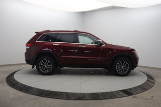 2017 Jeep Grand Cherokee in Jonquière, Quebec - 3 - w320h240px