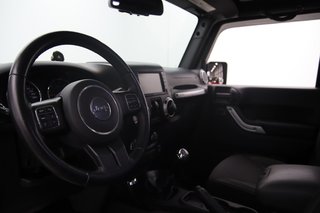 2016 Jeep Wrangler Unlimited Sahara in Jonquière, Quebec - 6 - w320h240px