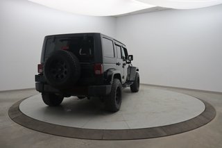 2016 Jeep Wrangler Unlimited Sahara in Jonquière, Quebec - 4 - w320h240px