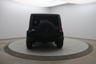 2016 Jeep Wrangler Unlimited Sahara in Jonquière, Quebec - 5 - w320h240px
