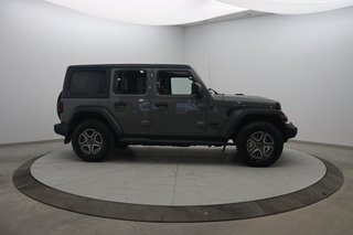 2021 Jeep Wrangler in Baie-Comeau, Quebec - 3 - w320h240px