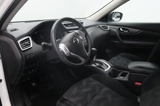 2016 Nissan Rogue in Chicoutimi, Quebec - 6 - w320h240px