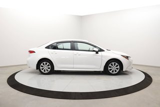 2022 Toyota Corolla in Sept-Îles, Quebec - 3 - w320h240px