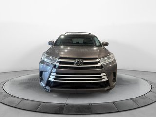 2019 Toyota Highlander LE in Chicoutimi, Quebec - 2 - w320h240px