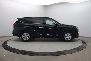 Toyota Highlander Hybrid LE 2022 à Jonquière, Québec - 3 - w320h240px