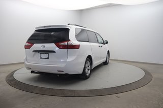 2016 Toyota Sienna in Sept-Îles, Quebec - 4 - w320h240px