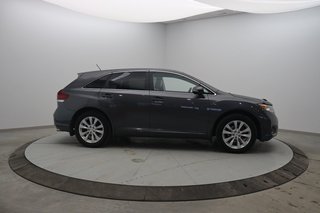 2016 Toyota Venza XLE in Chicoutimi, Quebec - 3 - w320h240px