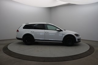 2019 Volkswagen Golf Alltrack in Jonquière, Quebec - 3 - w320h240px