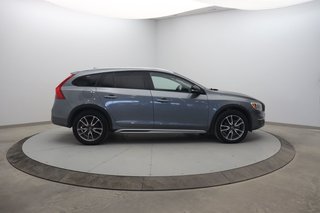 2018 Volvo V60 Cross Country in Baie-Comeau, Quebec - 3 - w320h240px