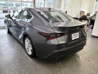 2022  IS 300 AWD, CUIR, in Magog, Quebec - 5 - w320h240px