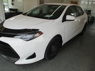 2018 Toyota Corolla LE in Magog, Quebec - 5 - w320h240px