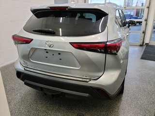 2020  Highlander XLE AWD, in Magog, Quebec - 3 - w320h240px