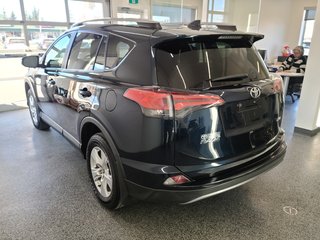 2017  RAV4 XLE FWD, BLUETOOTH, A/C, in Magog, Quebec - 5 - w320h240px