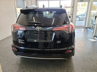 2017  RAV4 XLE AWD, in Magog, Quebec - 4 - w320h240px