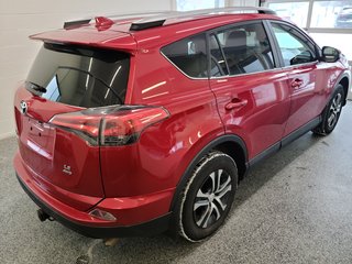 Toyota RAV4 LE AWD, 2017 à Magog, Québec - 3 - w320h240px