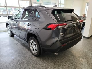 RAV4 LE AWD 2021 à Magog, Québec - 5 - w320h240px