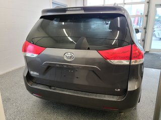 Toyota Sienna LE V6 FWD 2012 à Magog, Québec - 3 - w320h240px