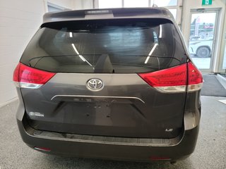 Toyota Sienna LE V6 FWD 2012 à Magog, Québec - 4 - w320h240px