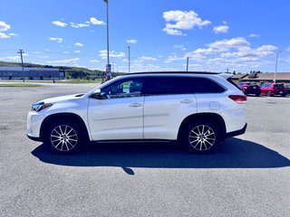 2017 Toyota Highlander SE in Grand Falls, New Brunswick - 6 - w320h240px
