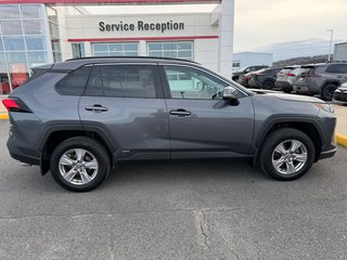 Toyota RAV4 Hybrid LE 2023 à Grand-Sault, Nouveau-Brunswick - 2 - w320h240px