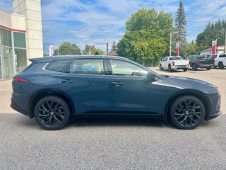 2025 Toyota Crown Signia Limited in Mont-Laurier, Quebec - 4 - w320h240px