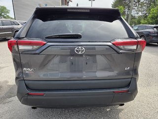 2021 Toyota RAV4 LE FWD in Mont-Laurier, Quebec - 6 - w320h240px