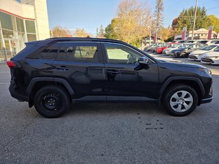 Toyota RAV4 LE AWD 2021 à Mont-Laurier, Québec - 4 - w320h240px
