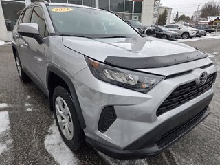 Toyota RAV4 LE AWD 2021 à Mont-Laurier, Québec - 3 - w320h240px