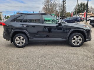 Toyota RAV4 Hybride LE (AWD) 2022 à Mont-Laurier, Québec - 4 - w320h240px