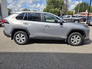 Toyota RAV4 LE (AWD) 2024 à Mont-Laurier, Québec - 4 - w320h240px