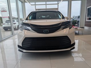 Toyota Sienna LE AWD 8 PLACES 2022 à Matane, Québec - 2 - w320h240px
