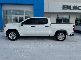 Chevrolet Silverado Short BOX Crew CAB 1500 4WD  2022 à Sturgeon Falls, Ontario - 2 - w320h240px