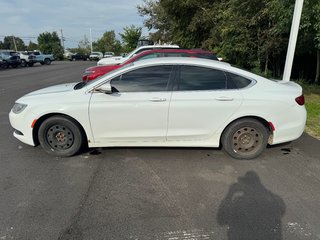 2015 Chrysler 200LX in Sturgeon Falls, Ontario - 2 - w320h240px