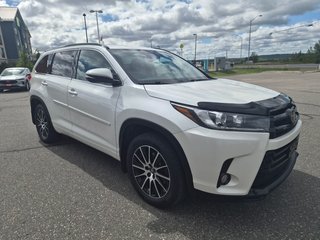 2017 Toyota Highlander SE in Temiskaming Shores, Ontario - 2 - w320h240px