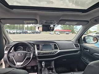 2017 Toyota Highlander SE in Temiskaming Shores, Ontario - 5 - w320h240px