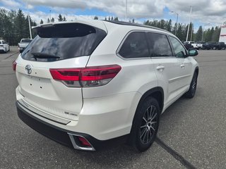 2017 Toyota Highlander SE in Temiskaming Shores, Ontario - 3 - w320h240px