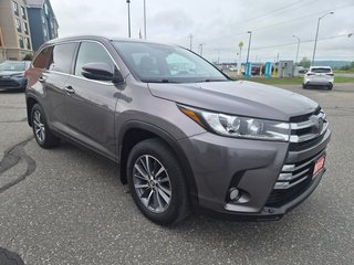 2019 Toyota HIGHLANDER XLE in Temiskaming Shores, Ontario - 3 - w320h240px